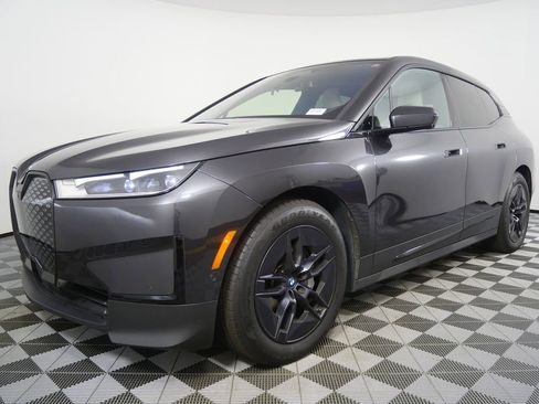 Certified 2023 BMW iX xDrive50 w/ Premium Package image 7