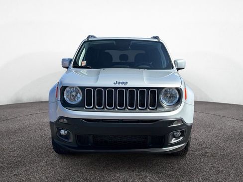 Used 2018 Jeep Renegade Latitude w/ Popular Equipment Group AWD/4WD image 8