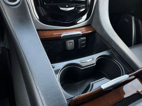 Used 2020 Cadillac Escalade ESV Premium Luxury image 49