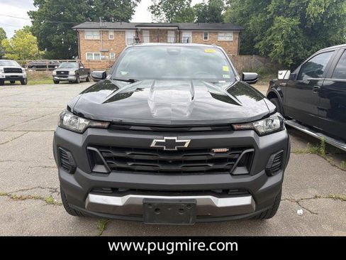 Used 2023 Chevrolet Colorado Trail Boss w/ Technology Package AWD/4WD image 2