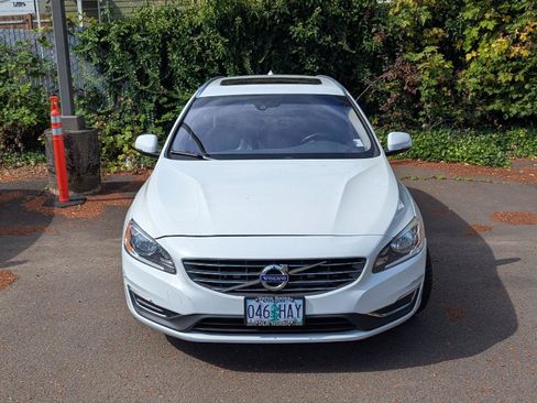 Used 2016 Volvo V60 T5 Premier FWD image 12