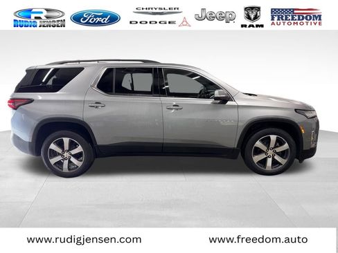 Used 2023 Chevrolet Traverse LT w/ LT Premium Package image 2