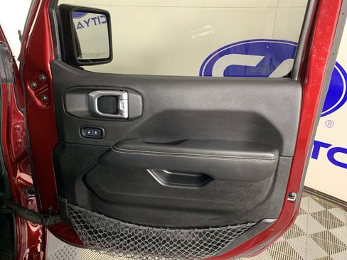 Used 2021 Jeep Wrangler Unlimited Sahara image 38