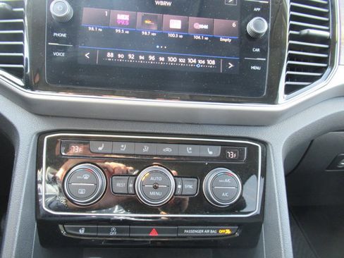 Used 2019 Volkswagen Atlas SEL Premium image 28