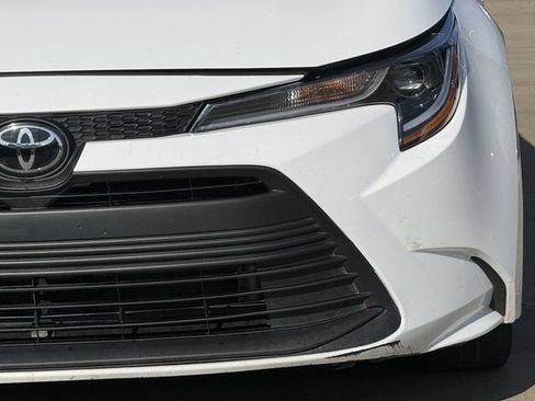 Used 2025 Toyota Corolla LE FWD image 9