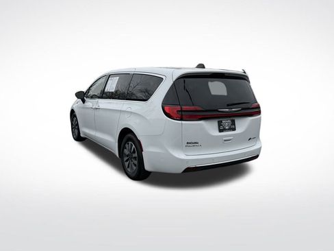 Used 2023 Chrysler Pacifica Touring-L image 5
