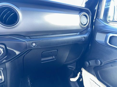Used 2023 Jeep Gladiator Sport image 26