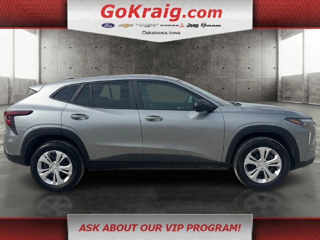 Used 2026 Chevrolet Trax LS FWD image 4