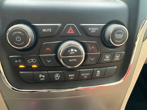 Certified 2021 Jeep Grand Cherokee Laredo w/ Security & Convenience Group RWD image 47