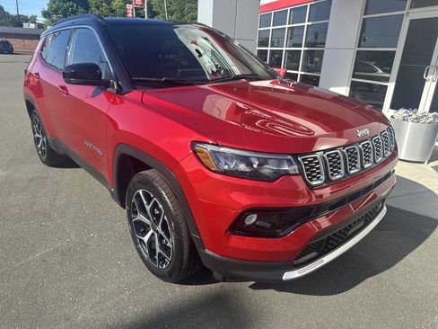 Used 2025 Jeep Compass Limited AWD/4WD image 2