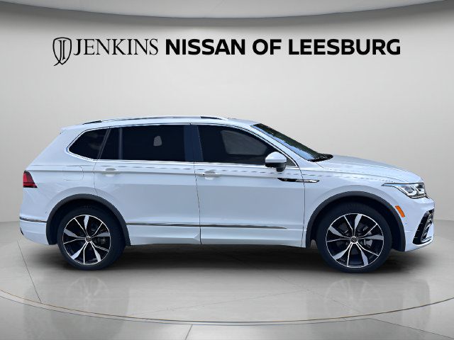 Used 2024 Volkswagen Tiguan SEL R-Line AWD/4WD image 3