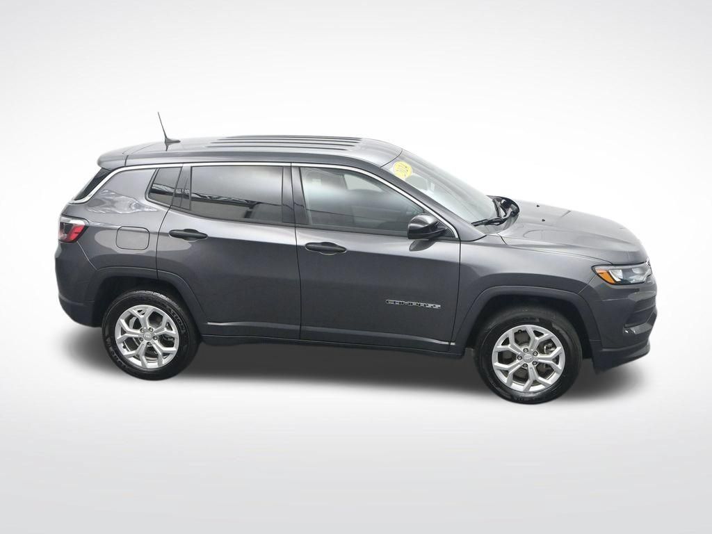 Used 2024 Jeep Compass Sport AWD/4WD image 39