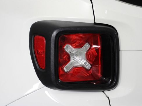 Used 2017 Jeep Renegade Altitude image 18