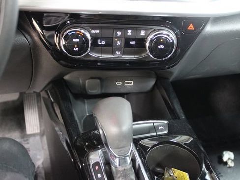 Used 2025 Chevrolet Trax LT FWD image 20