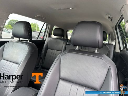 Used 2024 Volkswagen Tiguan SE FWD image 12