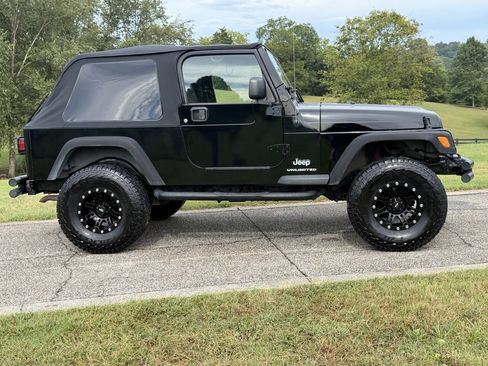 Used 2004 Jeep Wrangler 4WD image 11