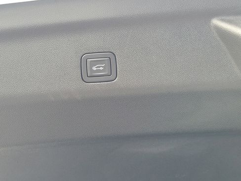 Used 2024 GMC Yukon XL SLT w/ SLT Premium Package RWD image 19