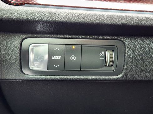 Used 2024 Chevrolet Traverse RS FWD image 22