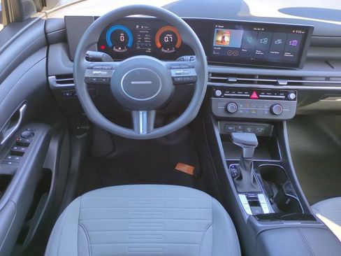 Certified 2025 Hyundai Santa Cruz SE FWD image 14