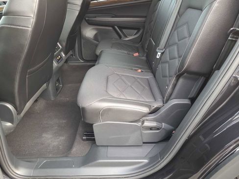 Used 2024 Volkswagen Atlas SE image 21