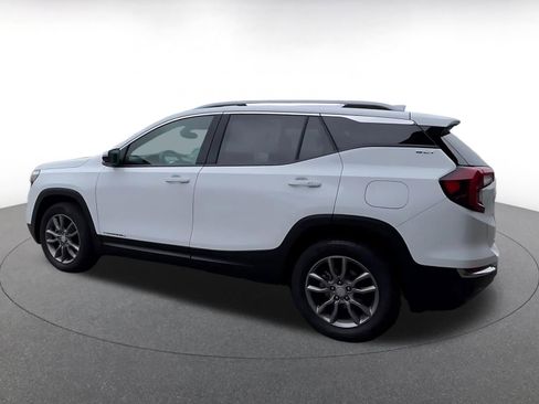 Used 2024 GMC Terrain SLT AWD/4WD image 10