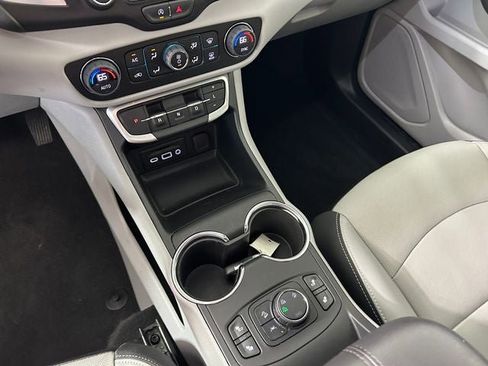 Used 2023 GMC Terrain SLT AWD/4WD image 21