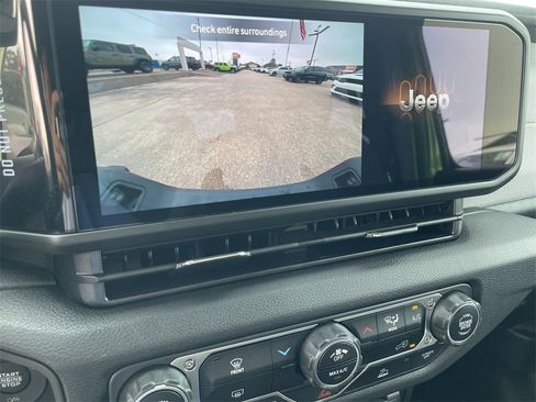 New 2025 Jeep Gladiator Sport image 23