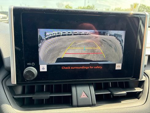 Used 2025 Toyota RAV4 XLE FWD image 23