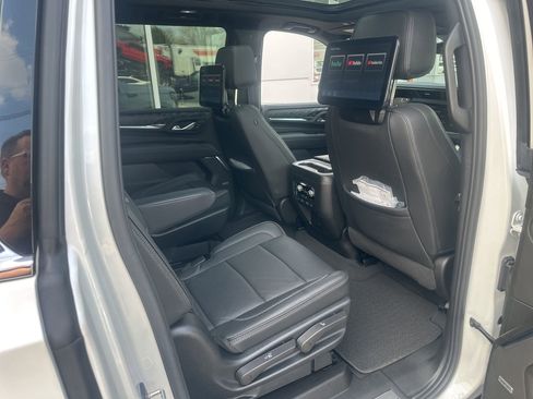 Used 2023 GMC Yukon XL Denali w/ Advanced Technology Package AWD/4WD image 13