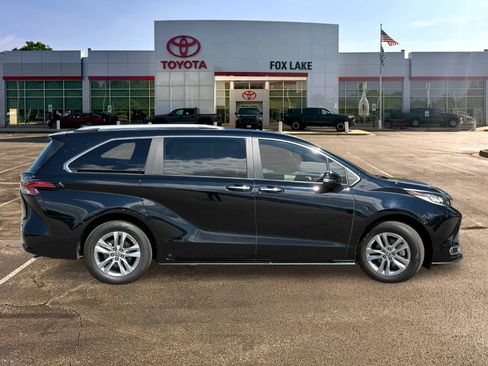 Used 2023 Toyota Sienna Limited FWD image 6