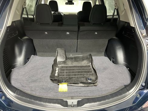 Used 2018 Toyota RAV4 LE image 24