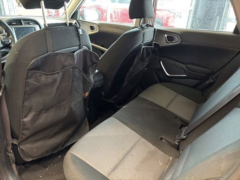 Used 2023 Kia Soul LX w/ LX Technology Package image 17