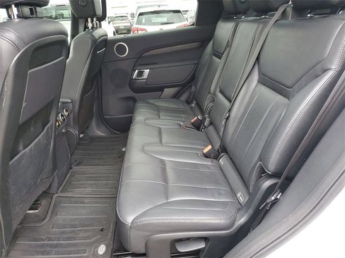Used 2019 Land Rover Discovery HSE image 26