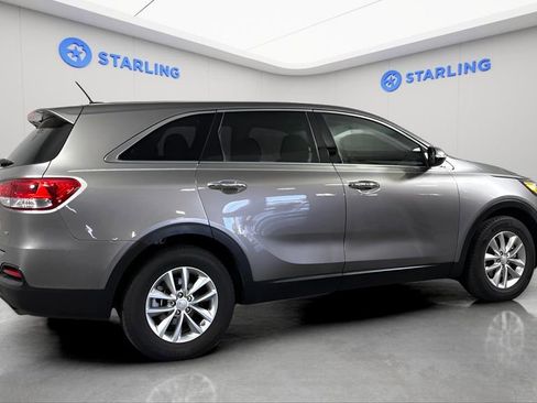 Used 2017 Kia Sorento L image 10