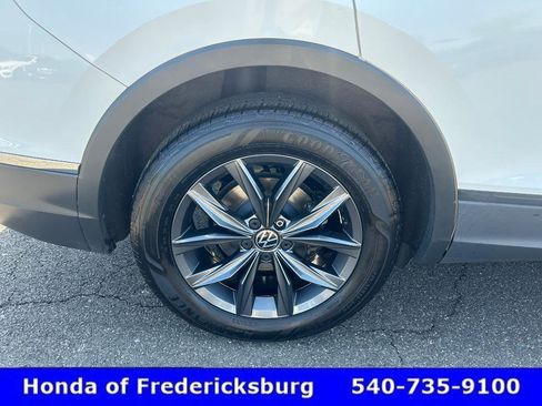 Used 2022 Volkswagen Tiguan SE FWD image 32