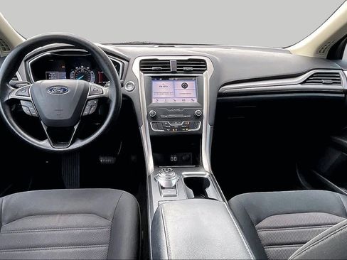Used 2019 Ford Fusion SE FWD image 15