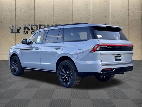 New 2025 Lincoln Navigator Reserve w/ Jet Appearance Package image 5