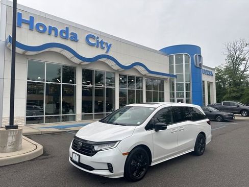Used 2023 Honda Odyssey Sport image 2