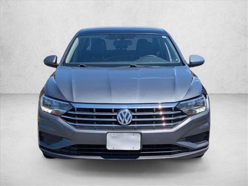 Used 2019 Volkswagen Jetta SE FWD image 2