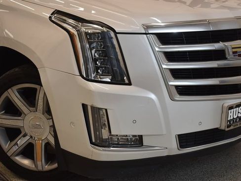 Used 2017 Cadillac Escalade ESV Premium Luxury AWD/4WD image 33