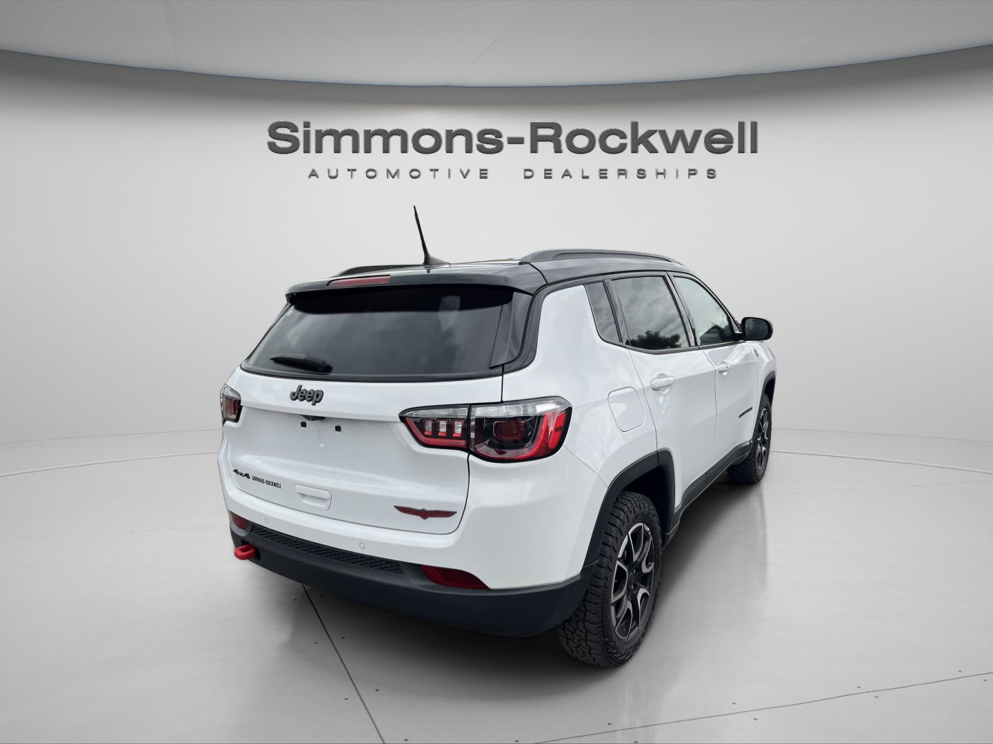 Used 2025 Jeep Compass Trailhawk AWD/4WD image 5