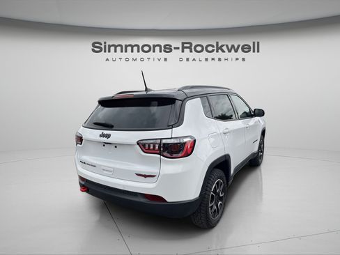Used 2025 Jeep Compass Trailhawk AWD/4WD image 5
