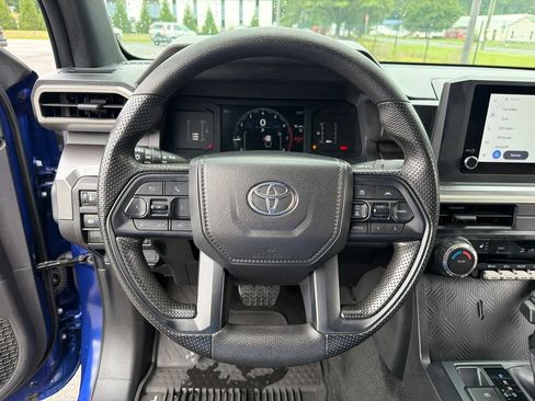 Used 2025 Toyota Tacoma SR5 AWD/4WD image 15