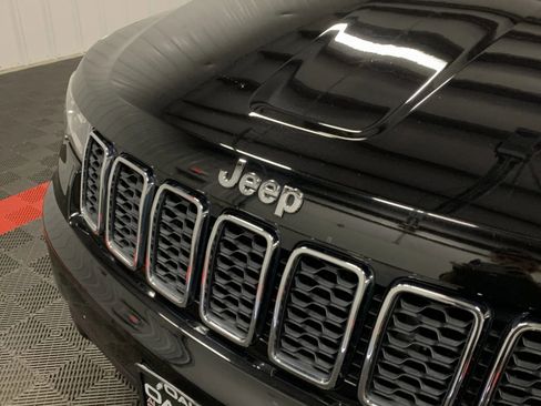 Used 2017 Jeep Grand Cherokee Laredo w/ Quick Order Package 23E image 8