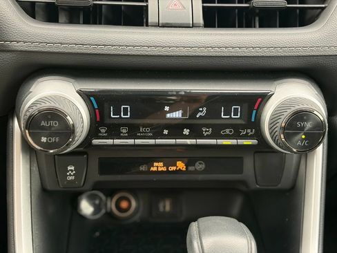 Used 2025 Toyota RAV4 XLE AWD/4WD image 29