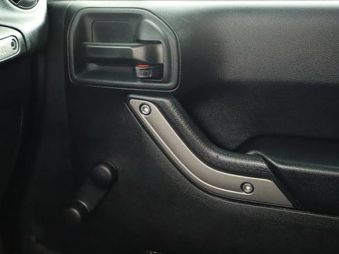 Used 2018 Jeep Wrangler Unlimited Sport w/ Connectivity Group AWD/4WD image 29