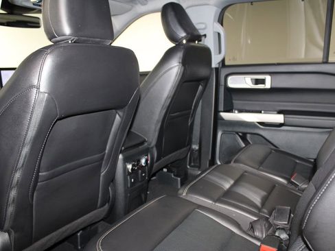 Used 2023 Ford Explorer Limited image 27