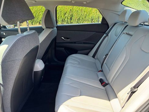 Used 2025 Hyundai Elantra Limited FWD image 27