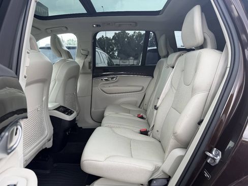 Used 2018 Volvo XC90 T6 Momentum w/ Convenience Package AWD/4WD image 10