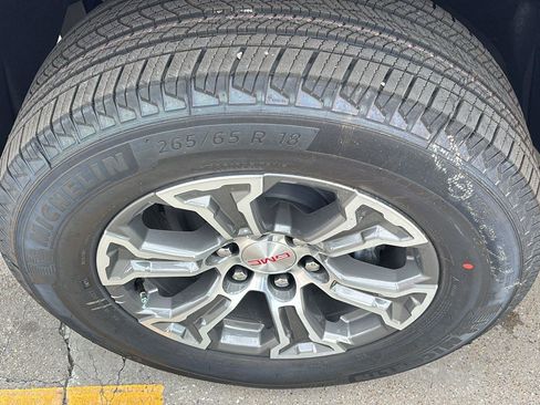 New 2026 GMC Sierra 1500 SLE image 13